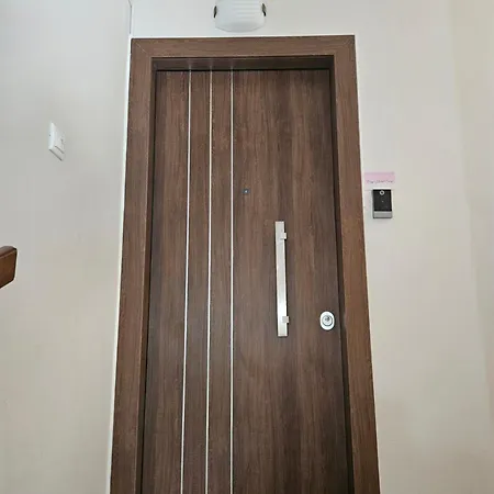 Maggie's Blissful Escape * Λουτράκι