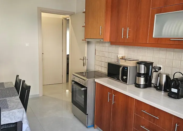 Maggie's Blissful Escape 루트라키